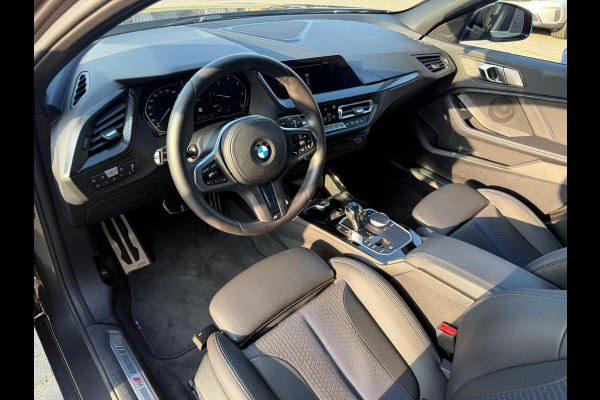 BMW 1-serie 116d Executive | 1E EIGENAAR | 3/6/12MND GARANTIE | AUTOMAAT | LED | CARPLAY | SFEERVERLICHTING | CRUISE | AIRCO |