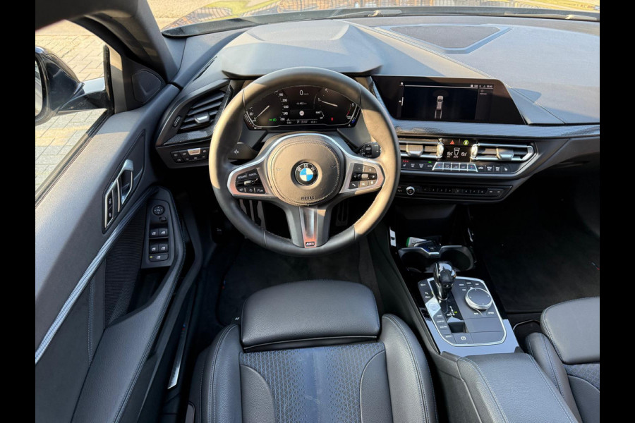 BMW 1-serie 116d Executive | 1E EIGENAAR | 3/6/12MND GARANTIE | AUTOMAAT | LED | CARPLAY | SFEERVERLICHTING | CRUISE | AIRCO |