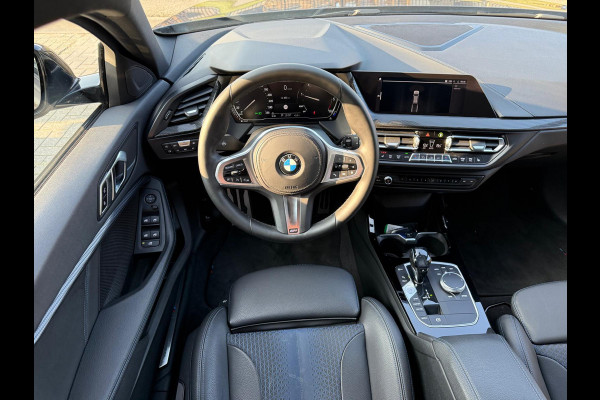 BMW 1-serie 116d Executive | 1E EIGENAAR | 3/6/12MND GARANTIE | AUTOMAAT | LED | CARPLAY | SFEERVERLICHTING | CRUISE | AIRCO |