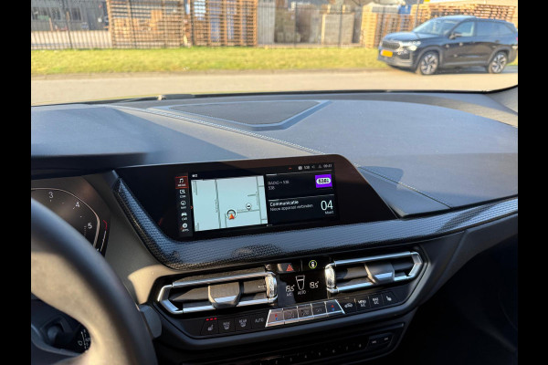 BMW 1-serie 116d Executive | 1E EIGENAAR | 3/6/12MND GARANTIE | AUTOMAAT | LED | CARPLAY | SFEERVERLICHTING | CRUISE | AIRCO |