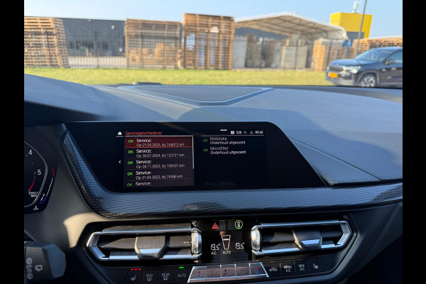 BMW 1-serie 116d Executive | 1E EIGENAAR | 3/6/12MND GARANTIE | AUTOMAAT | LED | CARPLAY | SFEERVERLICHTING | CRUISE | AIRCO |