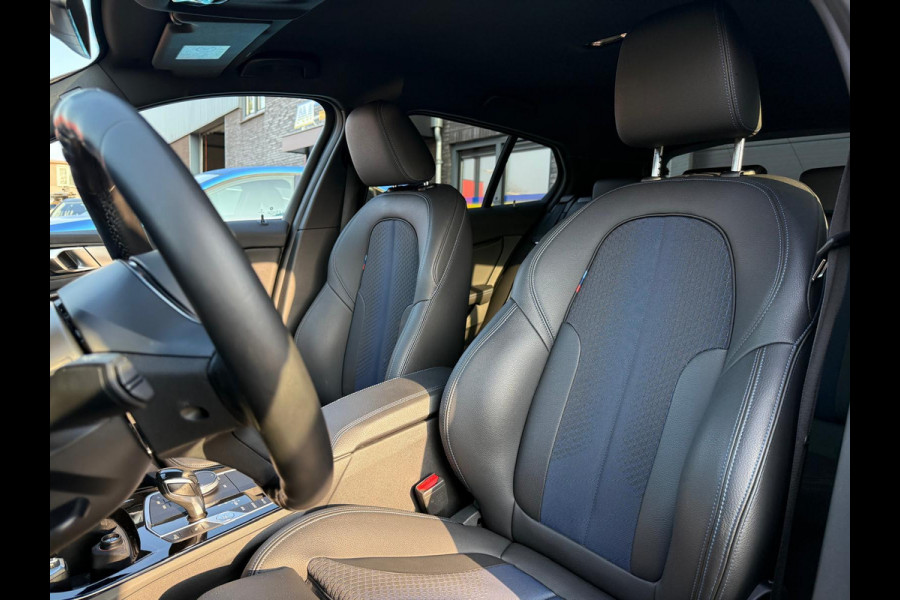 BMW 1-serie 116d Executive | 1E EIGENAAR | 3/6/12MND GARANTIE | AUTOMAAT | LED | CARPLAY | SFEERVERLICHTING | CRUISE | AIRCO |