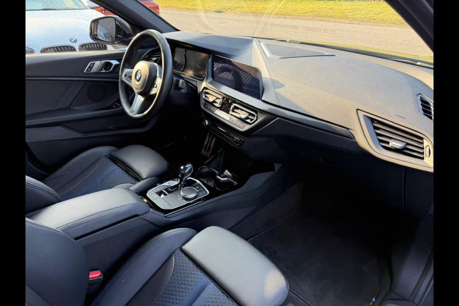 BMW 1-serie 116d Executive | 1E EIGENAAR | 3/6/12MND GARANTIE | AUTOMAAT | LED | CARPLAY | SFEERVERLICHTING | CRUISE | AIRCO |