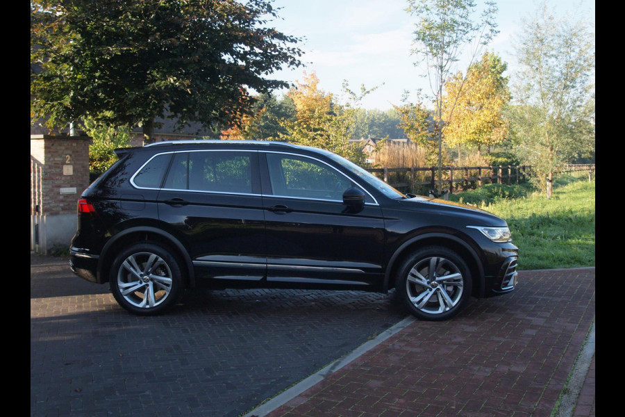 Volkswagen Tiguan 1.4 TSI eHybrid R-Line Business+ | Trekhaak | Apple Carplay | Sfeerverlichting | ACC | Virtual Cockpit | NL-Auto |