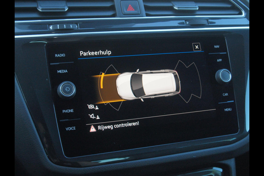 Volkswagen Tiguan 1.4 TSI eHybrid R-Line Business+ | Trekhaak | Apple Carplay | Sfeerverlichting | ACC | Virtual Cockpit | NL-Auto |
