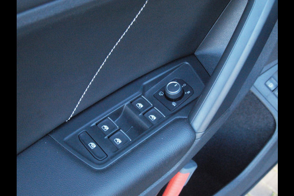 Volkswagen Tiguan 1.4 TSI eHybrid R-Line Business+ | Trekhaak | Apple Carplay | Sfeerverlichting | ACC | Virtual Cockpit | NL-Auto |