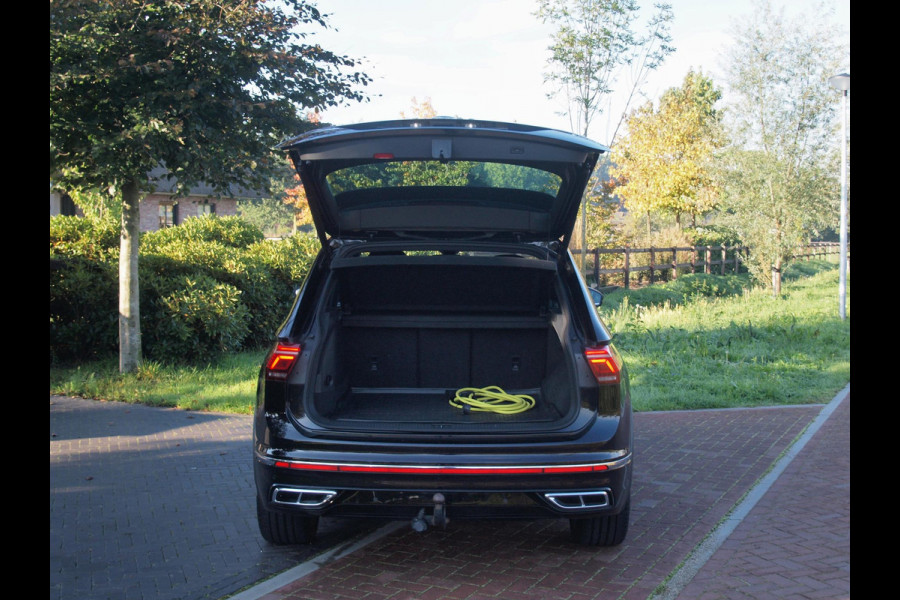 Volkswagen Tiguan 1.4 TSI eHybrid R-Line Business+ | Trekhaak | Apple Carplay | Sfeerverlichting | ACC | Virtual Cockpit | NL-Auto |
