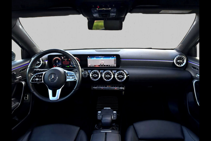 Mercedes-Benz A-Klasse 250e Business Solution AMG | 218PK | PANO | MEM SEATS | SFEERVERL | GROOT SCHERM | LEER | PERF ONDERHOUD |