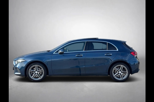 Mercedes-Benz A-Klasse 250e Business Solution AMG | 218PK | PANO | MEM SEATS | SFEERVERL | GROOT SCHERM | LEER | PERF ONDERHOUD |
