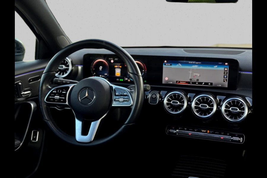 Mercedes-Benz A-Klasse 250e Business Solution AMG | 218PK | PANO | MEM SEATS | SFEERVERL | GROOT SCHERM | LEER | PERF ONDERHOUD |