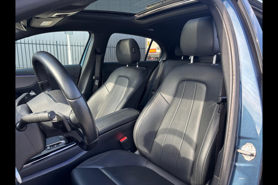 Mercedes-Benz A-Klasse 250e Business Solution AMG | 218PK | PANO | MEM SEATS | SFEERVERL | GROOT SCHERM | LEER | PERF ONDERHOUD |