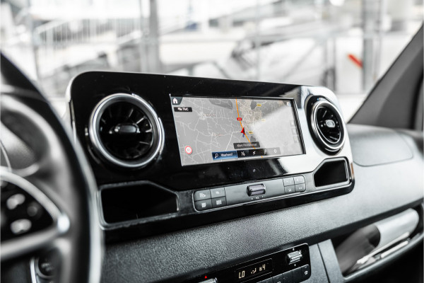 Mercedes-Benz Sprinter 317 170 PK | ACC | LED Koplampen | Camera | Blind Spot | Sortimo inrichting | Navigatie | CarPlay | Stoelverwarming | MBUX | Climate control | DAB | Dealer onderhouden | Nieuwe APK