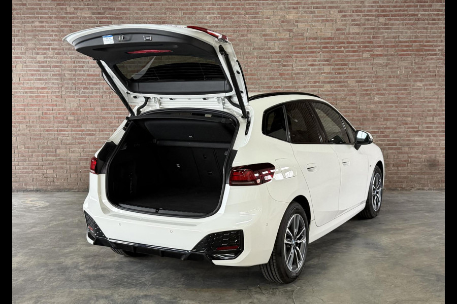 BMW 2 Serie Active Tourer 220i Camera / Navi / CarPlay / DAB