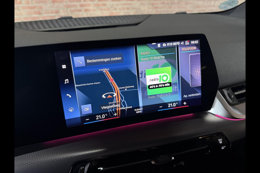 BMW 2 Serie Active Tourer 220i Camera / Navi / CarPlay / DAB