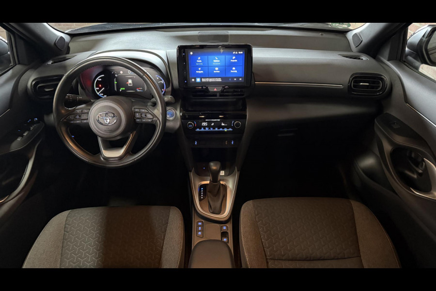 Toyota Yaris Cross 1.5 Hybrid 115 Team D. Winter pakket / Safety Pakket / Afn. Trekhaak / Marter Afweer ( Toyota) / CarPlay Wireless /Camera / PDC voor en achter