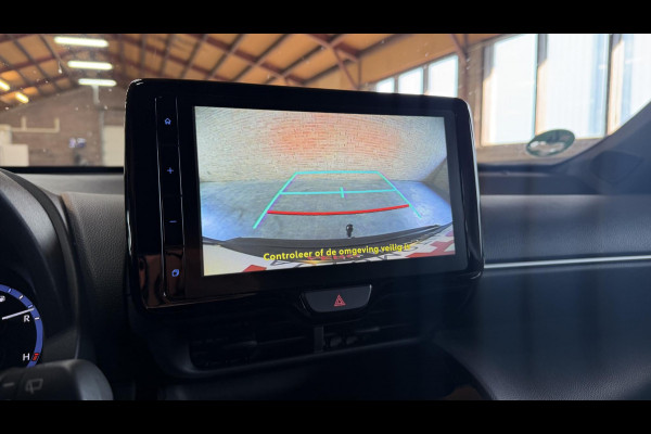 Toyota Yaris Cross 1.5 Hybrid 115 Team D. Winter pakket / Safety Pakket / Afn. Trekhaak / Marter Afweer ( Toyota) / CarPlay Wireless /Camera / PDC voor en achter