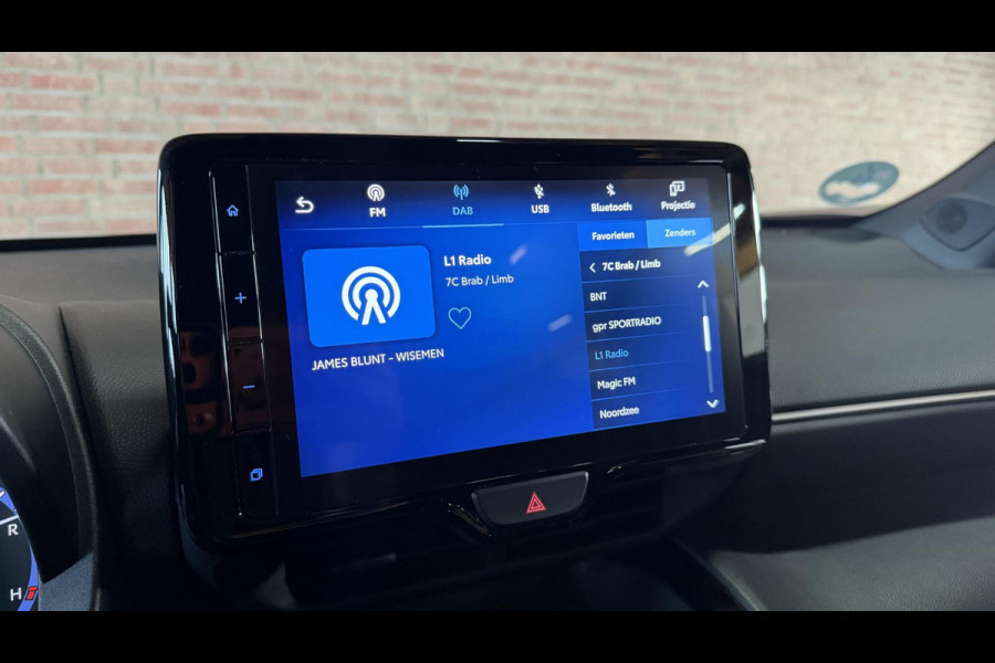 Toyota Yaris Cross 1.5 Hybrid 115 Team D. Winter pakket / Safety Pakket / Afn. Trekhaak / Marter Afweer ( Toyota) / CarPlay Wireless /Camera / PDC voor en achter