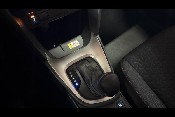 Toyota Yaris Cross 1.5 Hybrid 115 Team D. Winter pakket / Safety Pakket / Afn. Trekhaak / Marter Afweer ( Toyota) / CarPlay Wireless /Camera / PDC voor en achter