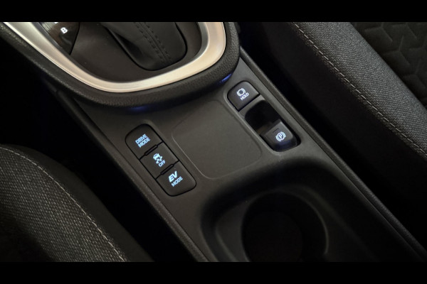 Toyota Yaris Cross 1.5 Hybrid 115 Team D. Winter pakket / Safety Pakket / Afn. Trekhaak / Marter Afweer ( Toyota) / CarPlay Wireless /Camera / PDC voor en achter