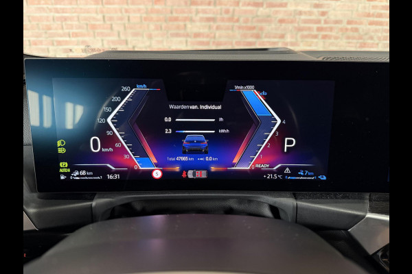 BMW 3 Serie Touring 330e xDrive M- Sport HUD / Leder Alc. / Trekhaak / Camera / Elc Achterklep / Curved Display