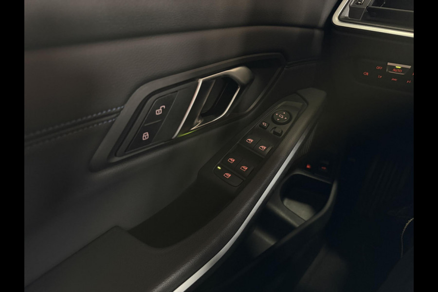BMW 3 Serie Touring 330e xDrive M- Sport HUD / Leder Alc. / Trekhaak / Camera / Elc Achterklep / Curved Display