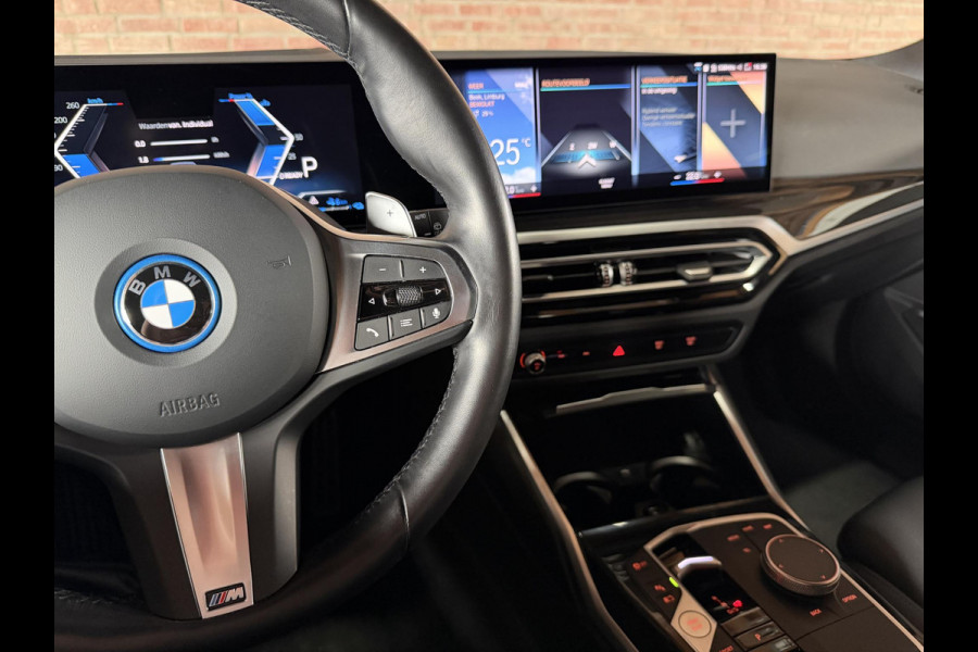 BMW 3 Serie Touring 330e xDrive M- Sport HUD / Leder Alc. / Trekhaak / Camera / Elc Achterklep / Curved Display
