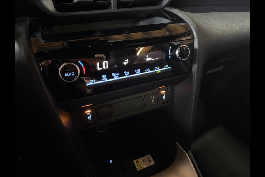 Toyota Yaris Cross 1.5 Hybrid Team D. Winter-pakket / Safety-pakket / Navi / Camera