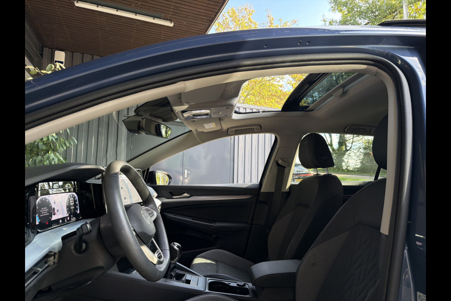 Volkswagen Golf 1.5 TSI LIFE EDITION CAMERA/NAVI/CARPLAY/PANORAMADAK