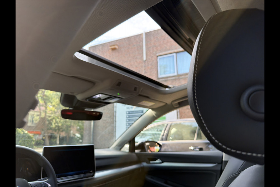 Volkswagen Golf 1.5 TSI LIFE EDITION CAMERA/NAVI/CARPLAY/PANORAMADAK