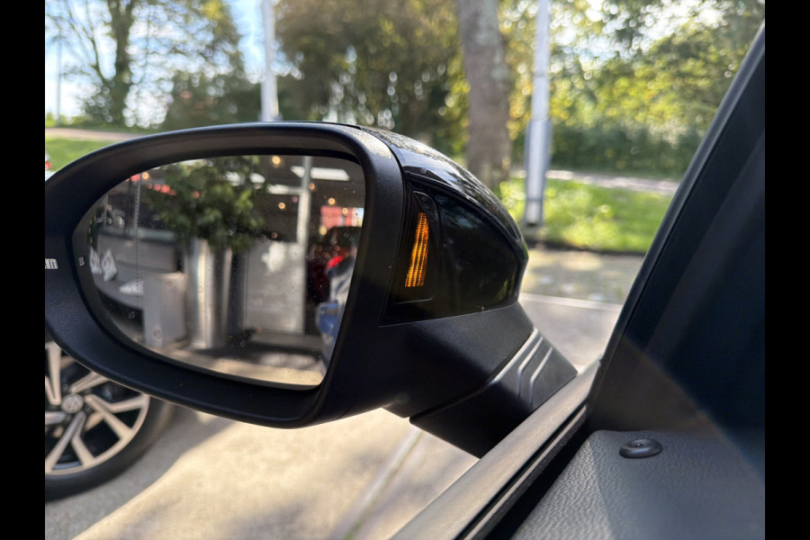 Volkswagen Golf 1.5 TSI LIFE EDITION CAMERA/NAVI/CARPLAY/PANORAMADAK