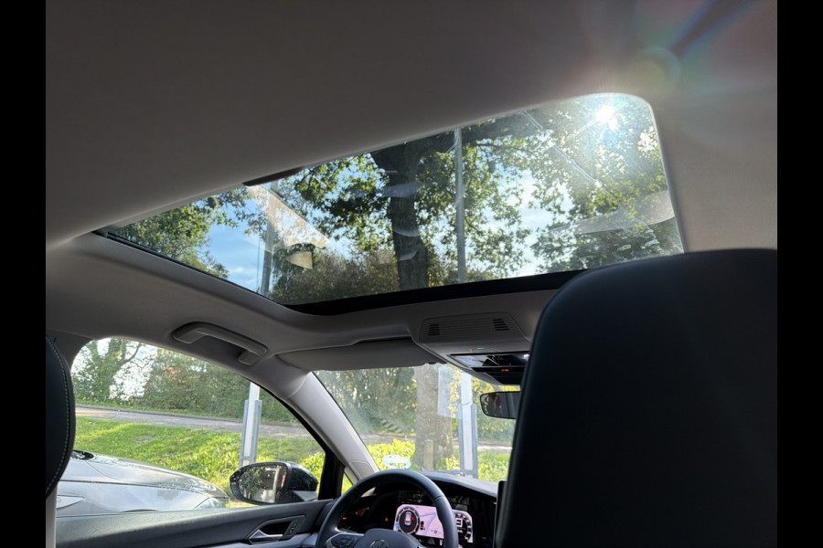 Volkswagen Golf 1.5 TSI LIFE EDITION CAMERA/NAVI/CARPLAY/PANORAMADAK