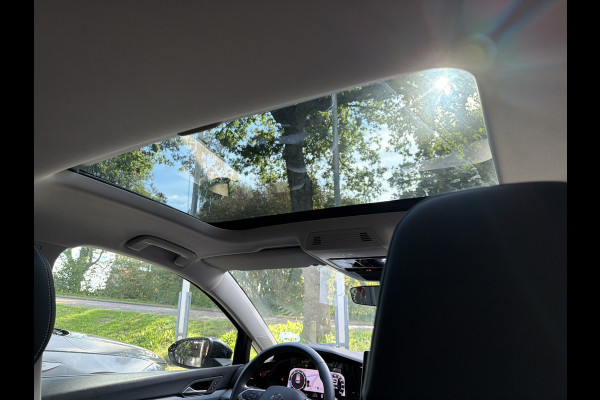 Volkswagen Golf 1.5 TSI LIFE EDITION CAMERA/NAVI/CARPLAY/PANORAMADAK