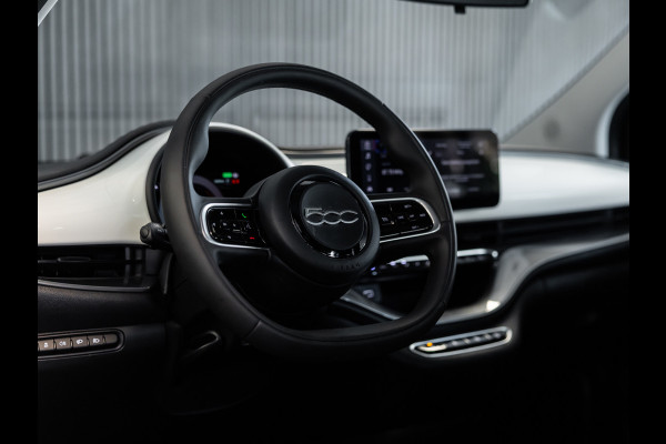 Fiat 500 Urban 24 kWh l SoH 96% l Virtueel cockpit l CARPLAY l Keyless entry l BTW auto l 1ste. eig. l Dealer onderh. l ALS NIEUW