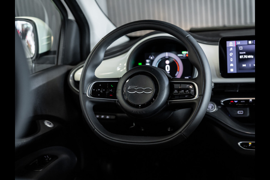Fiat 500 Urban 24 kWh l SoH 96% l Virtueel cockpit l CARPLAY l Keyless entry l BTW auto l 1ste. eig. l Dealer onderh. l ALS NIEUW