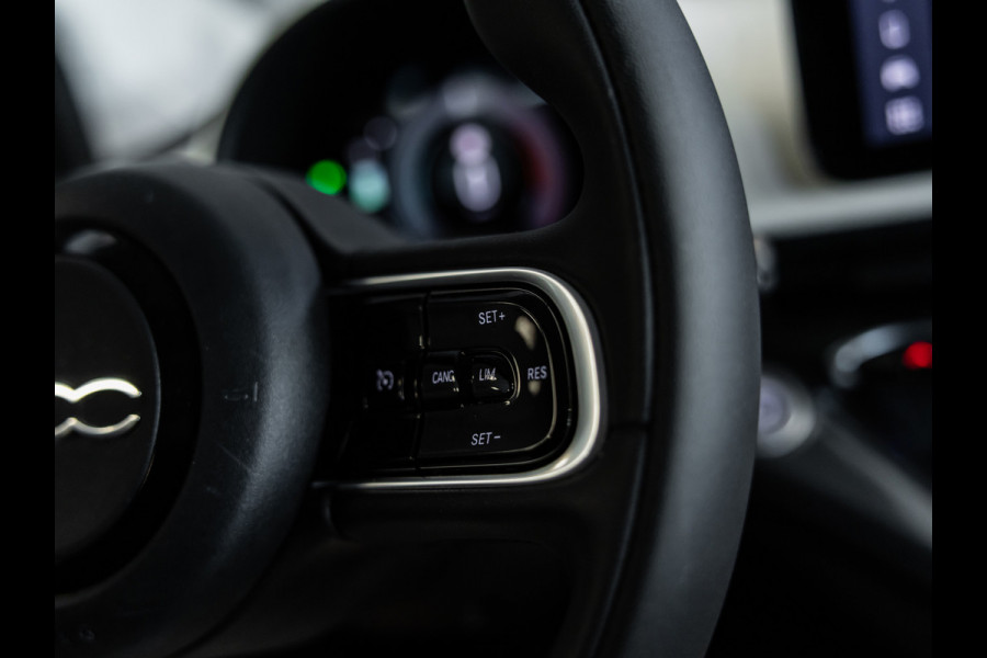 Fiat 500 Urban 24 kWh l SoH 96% l Virtueel cockpit l CARPLAY l Keyless entry l BTW auto l 1ste. eig. l Dealer onderh. l ALS NIEUW