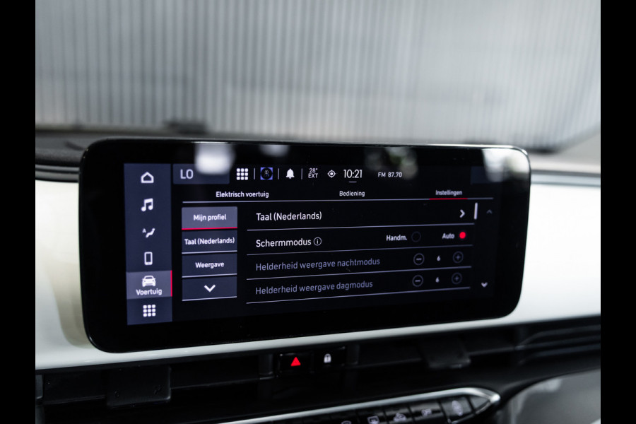 Fiat 500 Urban 24 kWh l SoH 96% l Virtueel cockpit l CARPLAY l Keyless entry l BTW auto l 1ste. eig. l Dealer onderh. l ALS NIEUW