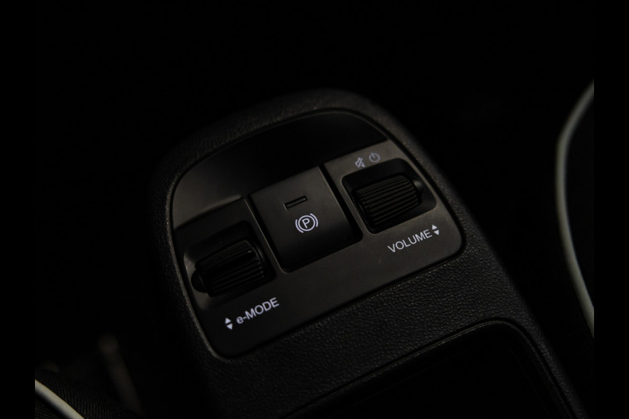 Fiat 500 Urban 24 kWh l SoH 96% l Virtueel cockpit l CARPLAY l Keyless entry l BTW auto l 1ste. eig. l Dealer onderh. l ALS NIEUW