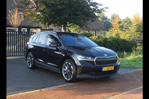 Škoda ENYAQ iV 80 First Edition | SOH 90% | Camera | Trekhaak | Warmtepomp | Sfeerverlichting | Leer | ACC | NL-Auto |