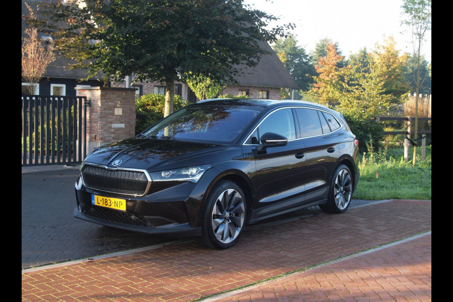 Škoda ENYAQ iV 80 First Edition | SOH 90% | Camera | Trekhaak | Warmtepomp | Sfeerverlichting | Leer | ACC | NL-Auto |