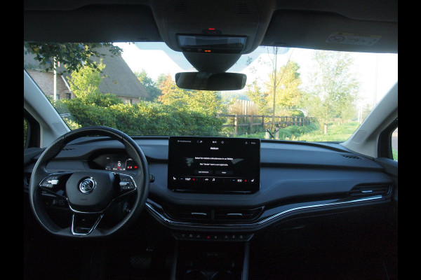 Škoda ENYAQ iV 80 First Edition | SOH 90% | Camera | Trekhaak | Warmtepomp | Sfeerverlichting | Leer | ACC | NL-Auto |