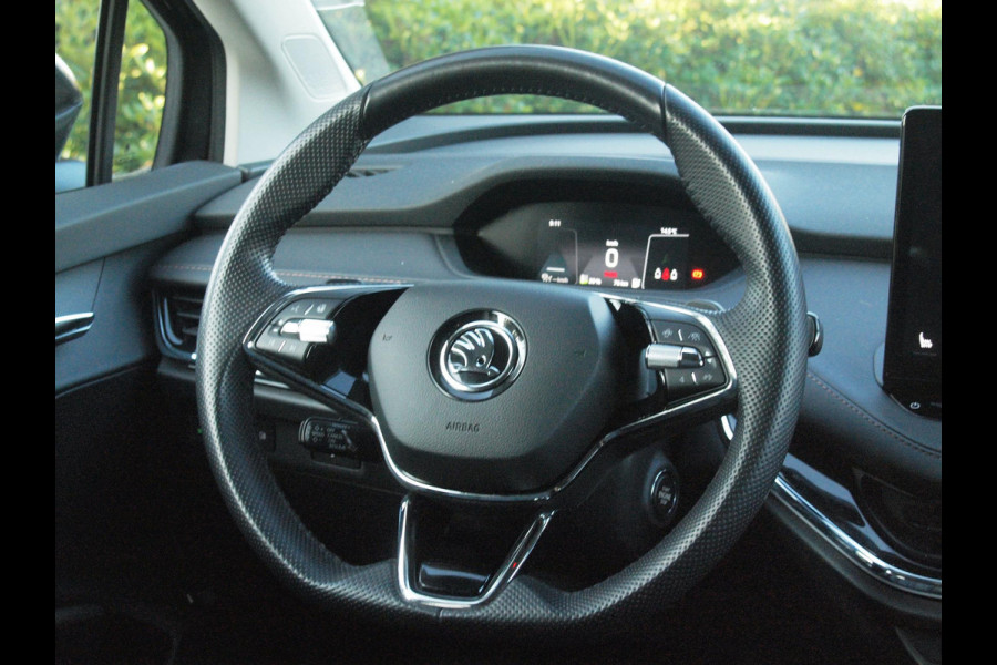 Škoda ENYAQ iV 80 First Edition | SOH 90% | Camera | Trekhaak | Warmtepomp | Sfeerverlichting | Leer | ACC | NL-Auto |