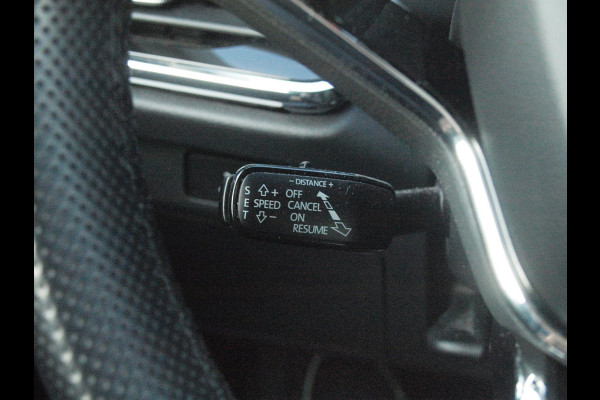 Škoda ENYAQ iV 80 First Edition | SOH 90% | Camera | Trekhaak | Warmtepomp | Sfeerverlichting | Leer | ACC | NL-Auto |