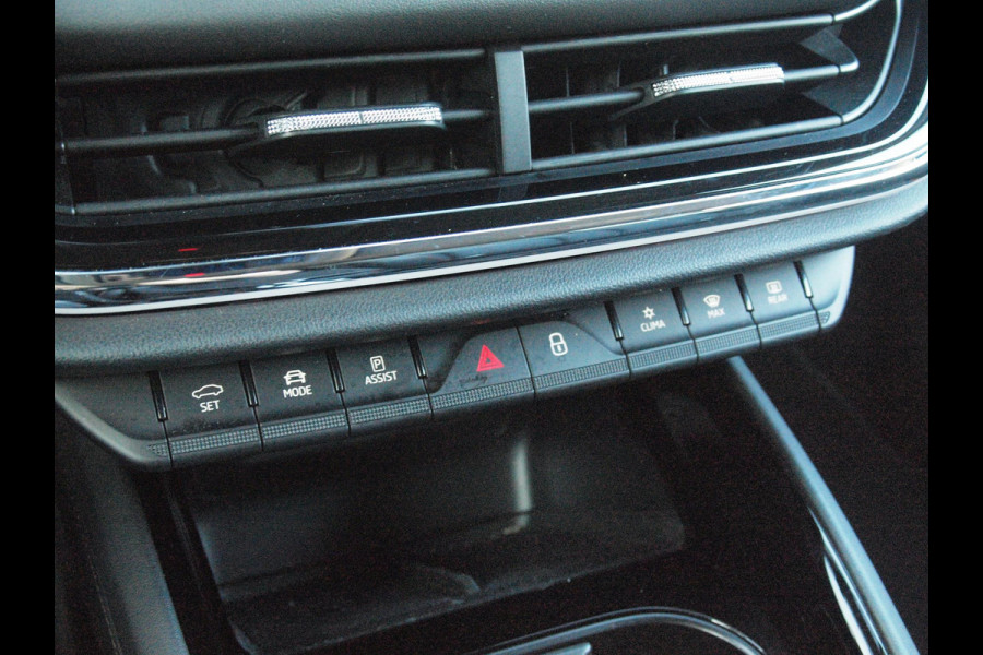Škoda ENYAQ iV 80 First Edition | SOH 90% | Camera | Trekhaak | Warmtepomp | Sfeerverlichting | Leer | ACC | NL-Auto |
