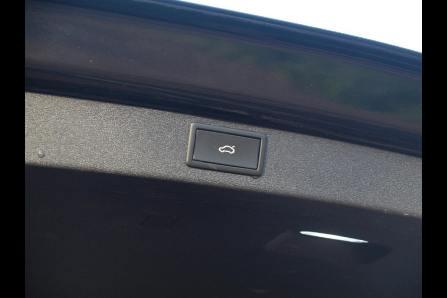 Škoda ENYAQ iV 80 First Edition | SOH 90% | Camera | Trekhaak | Warmtepomp | Sfeerverlichting | Leer | ACC | NL-Auto |
