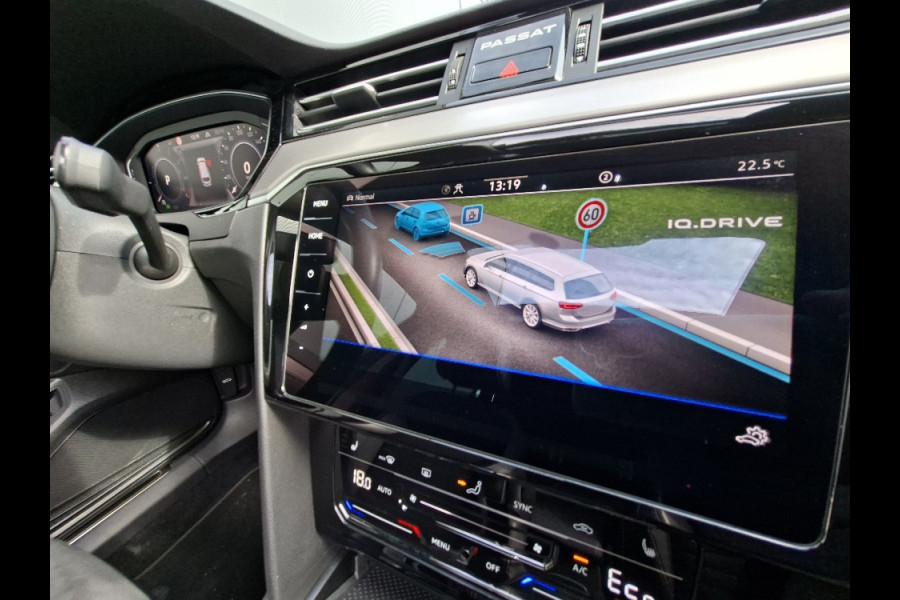 Volkswagen Passat Variant 1.4 TSI PHEV GTE * Panoramadak * Elek. Achterklep * Navigatiesysteem * 18 Inch Velgen *