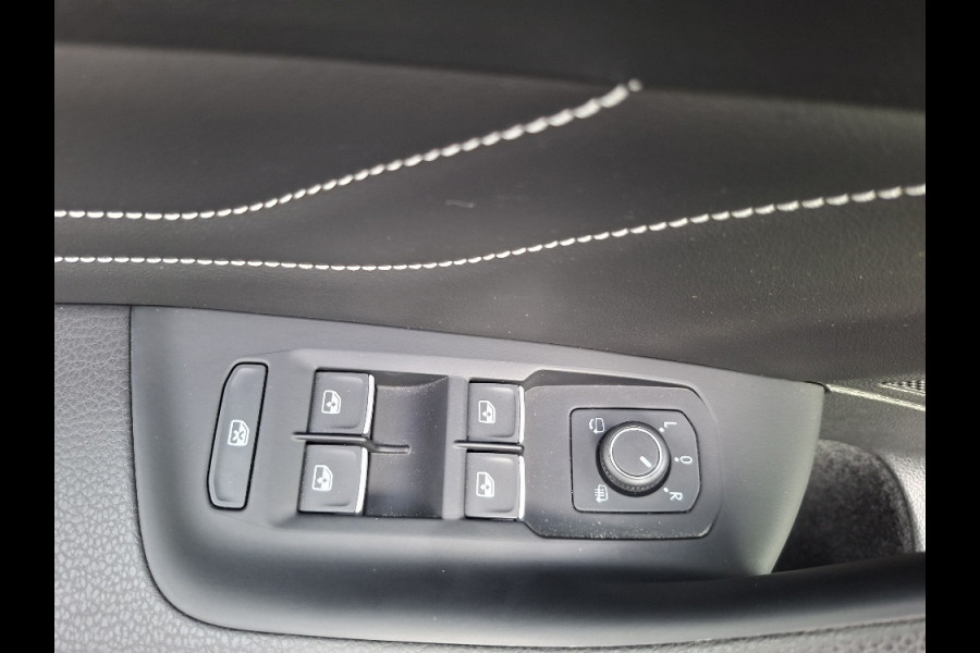 Volkswagen Passat Variant 1.4 TSI PHEV GTE * Panoramadak * Elek. Achterklep * Navigatiesysteem * 18 Inch Velgen *