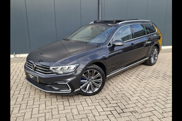 Volkswagen Passat Variant 1.4 TSI PHEV GTE * Panoramadak * Elek. Achterklep * Navigatiesysteem * 18 Inch Velgen *