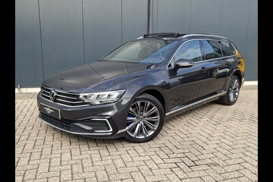 Volkswagen Passat Variant 1.4 TSI PHEV GTE * Panoramadak * Elek. Achterklep * Navigatiesysteem * 18 Inch Velgen *