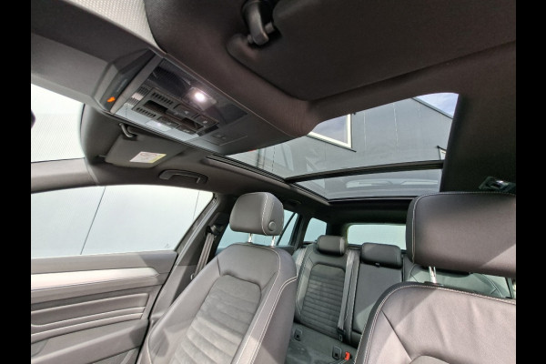 Volkswagen Passat Variant 1.4 TSI PHEV GTE * Panoramadak * Elek. Achterklep * Navigatiesysteem * 18 Inch Velgen *