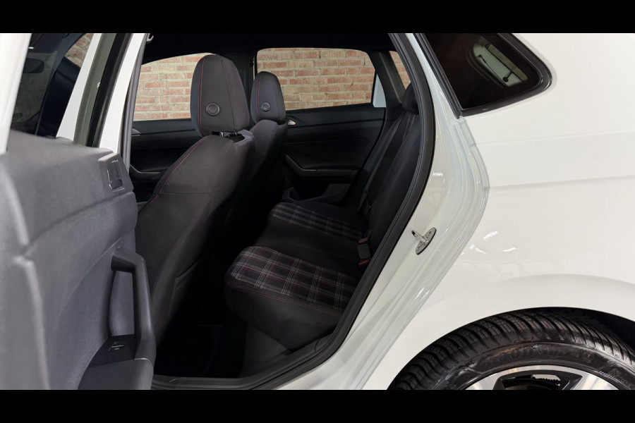 Volkswagen Polo 2.0 TSI GTI Clima / Winter Pakket / CarPlay / ABC Uitlaat systeem / Navi / PDC